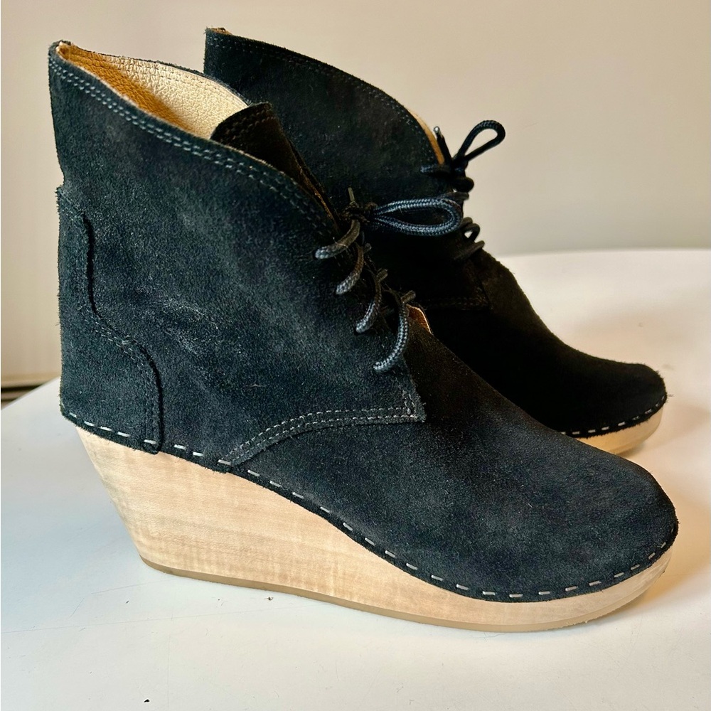 Elegant Black Suede Wedge Boots